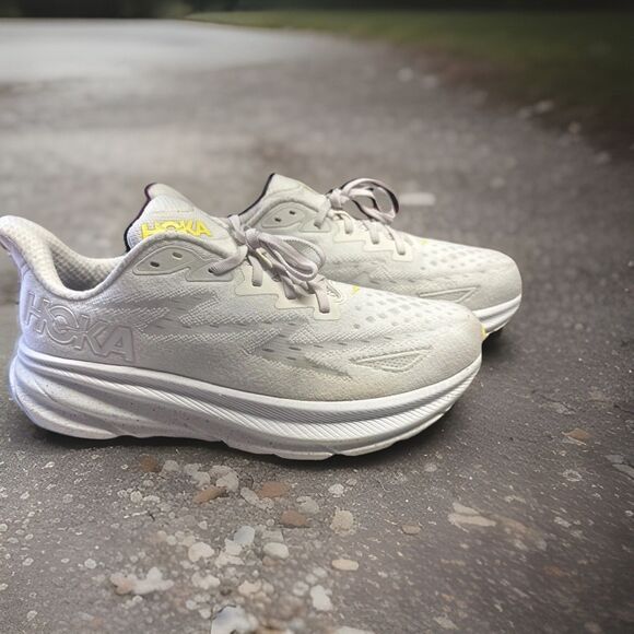 HOKA ONE ONE Clifton 9 Wide Lace-Up White Low Top Men/ Women  Sneaker main image 7
